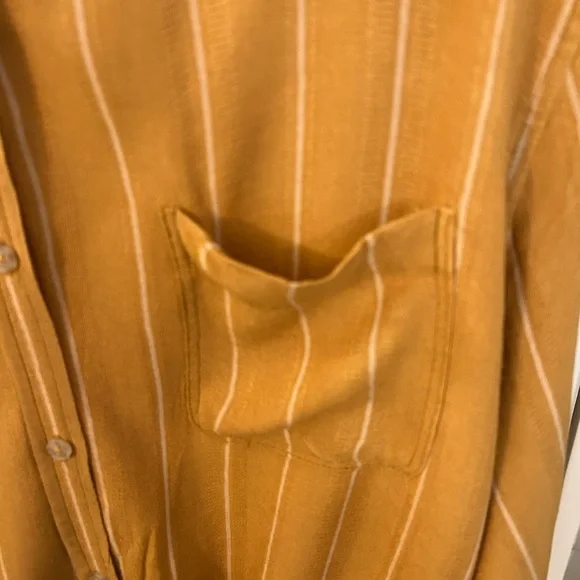 American Eagle 🦅 Viscose Knot tye top! Balloon sleeves - Picture 7 of 7